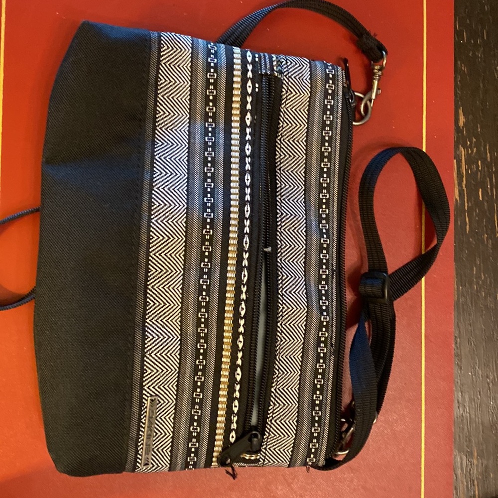 Dakine purse